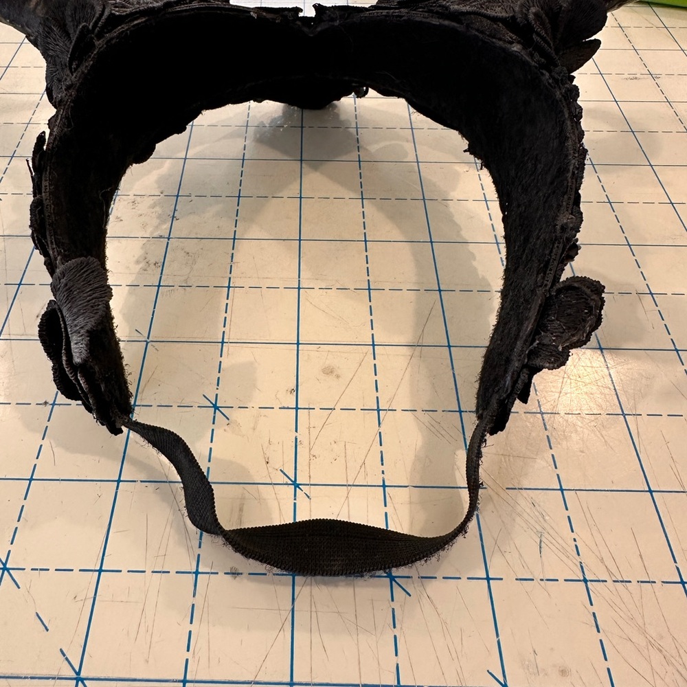 Black Gothic long horns with lace detail - Women Accessories - Picture 5 of 7